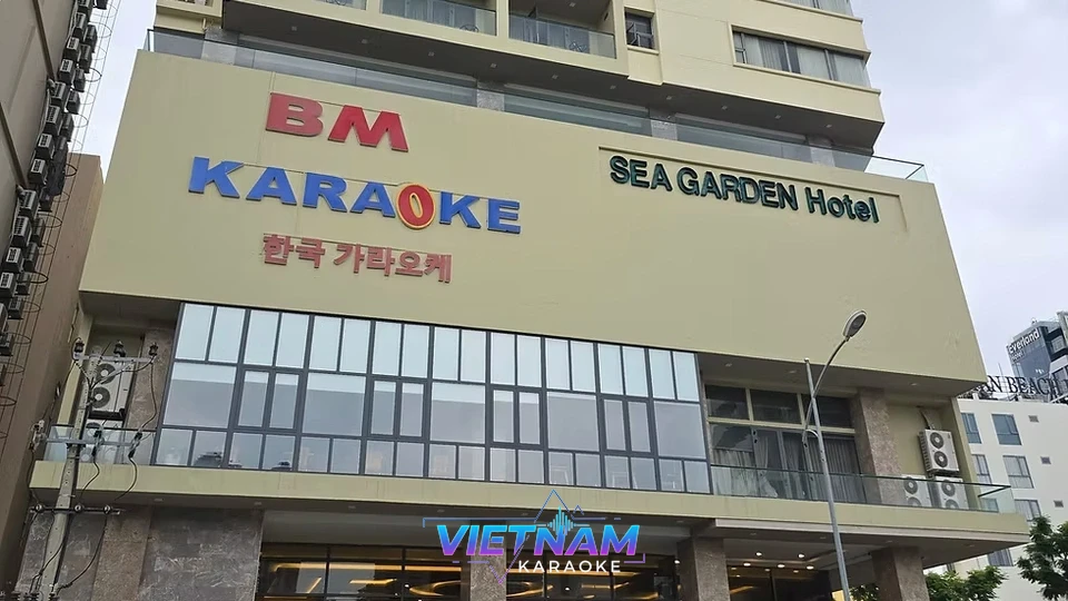 BMW 가라오케 및 호텔 건물 외관