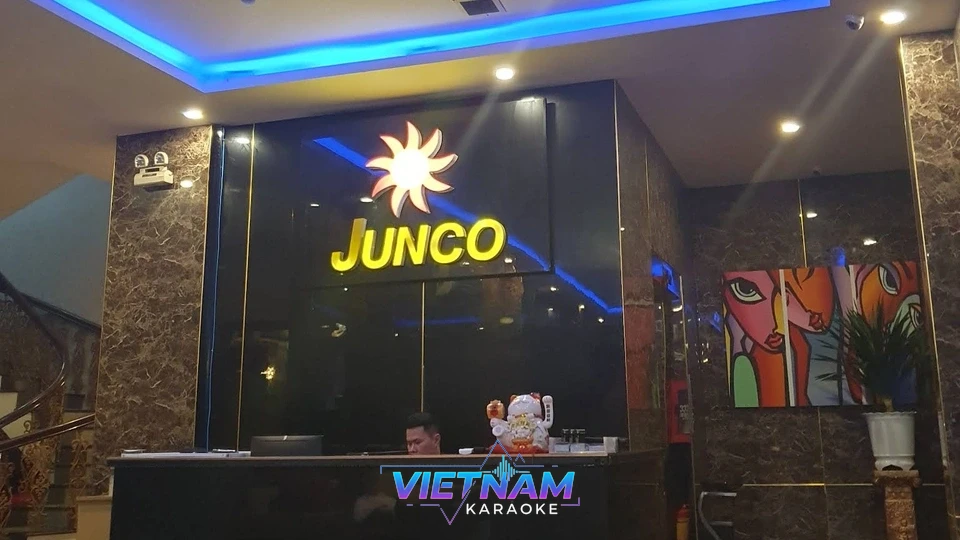 준코 가라오케 입구 안내 데스크