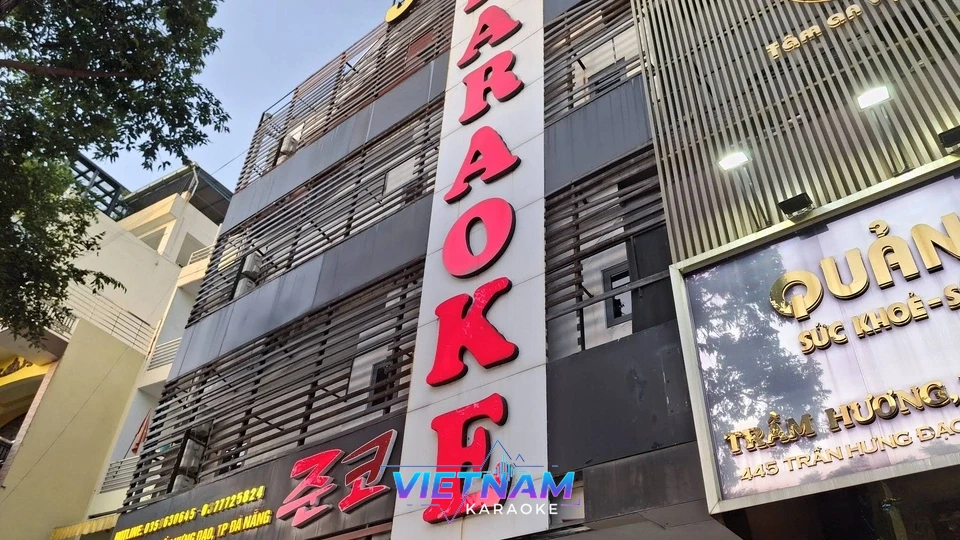 준코 가라오케 외부 간판 상세