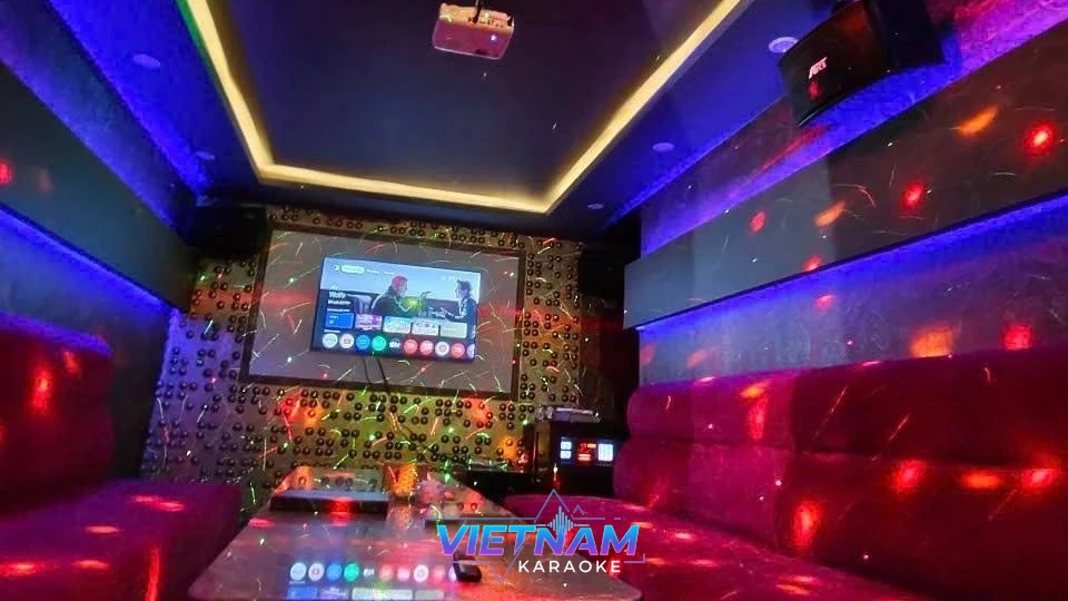 화려한 조명의 가라오케 룸