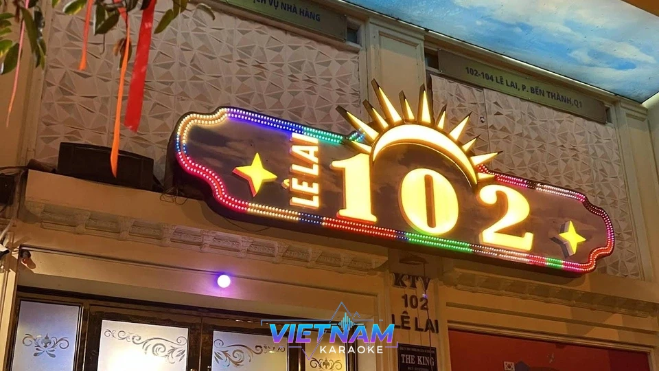 102 가라오케 네온 간판 상세 모습