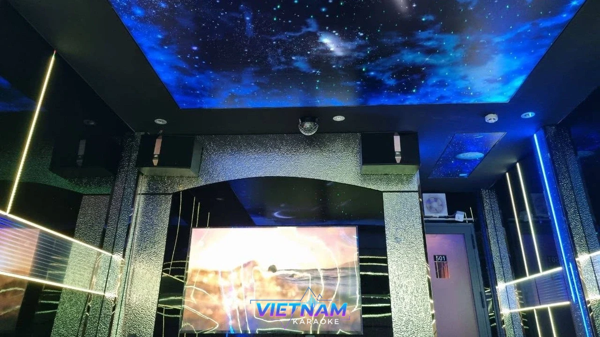 호치민 오로라 가라오케 커버 이미지