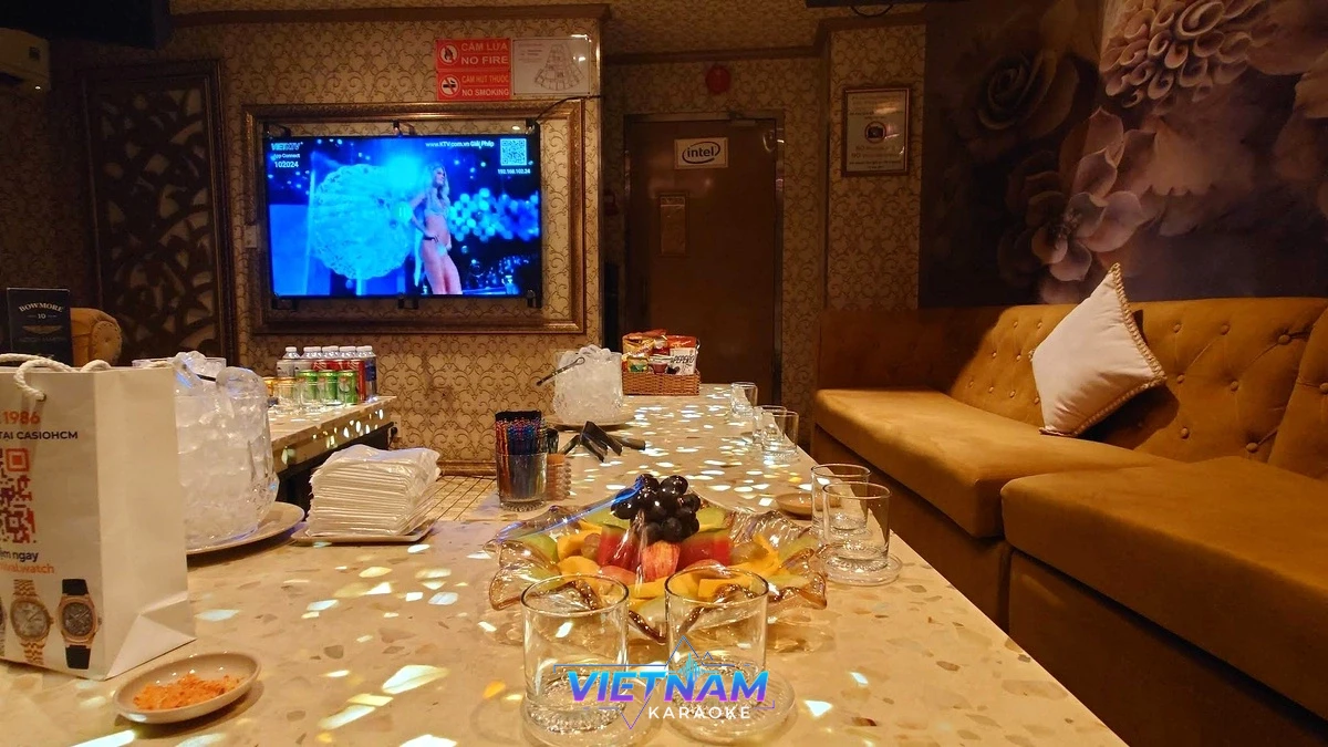 호치민 보스 가라오케 커버 이미지