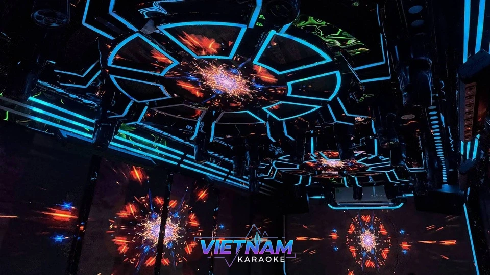 기하학적 패턴의 화려한 천장 LED 조명