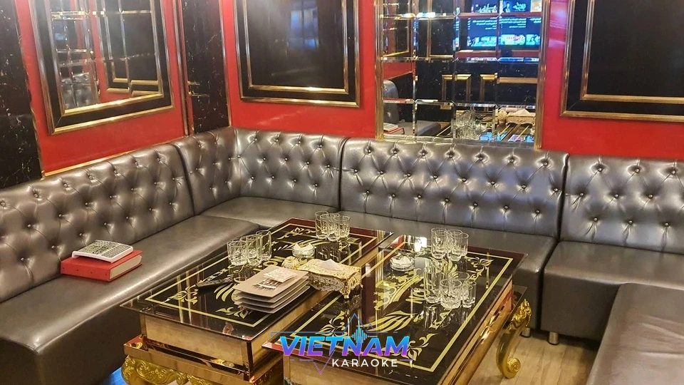 고급 소파가 있는 룸 내부