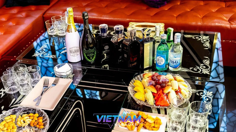 다양한 술과 과일 안주 테이블