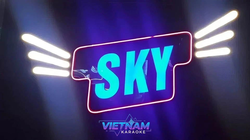 스카이 로고 네온사인 날개 장식