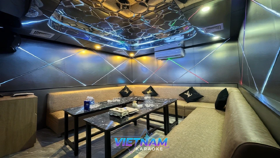 기하학적 천장 디자인 룸