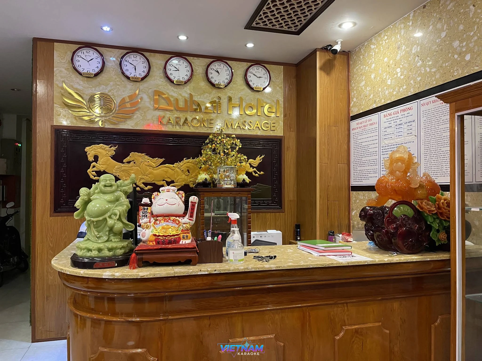 두바이 호텔 가라오케 마사지 카운터