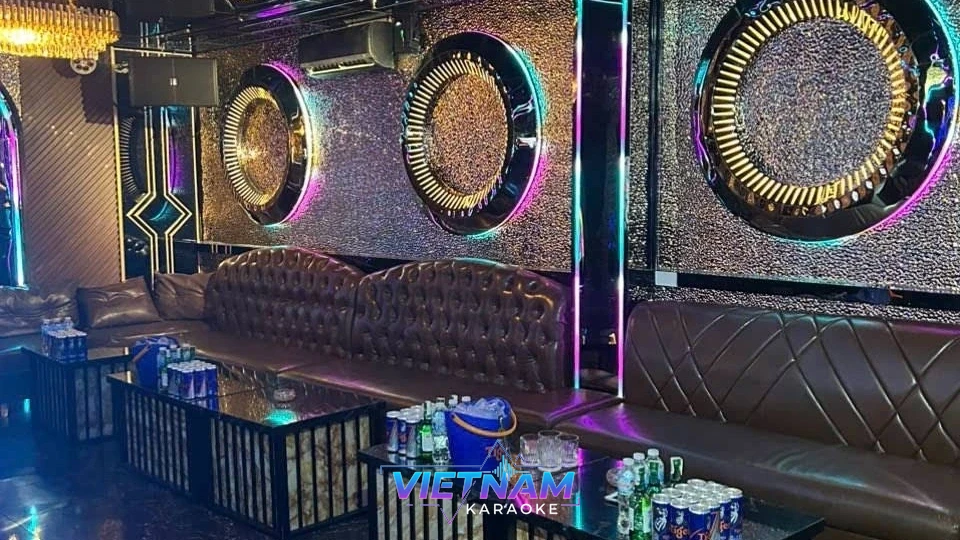 단체석이 완비된 넓은 가라오케